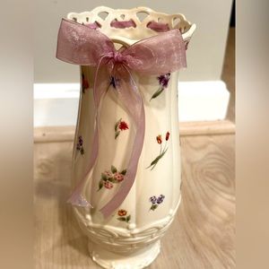 Beautiful Lenox Posy Basket Bud Vase *Like New*